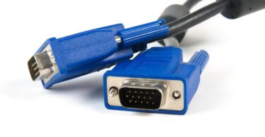Comment brancher un vieux PC (VGA) sur une TV (HDMI) en 2026 Le guide de la conversion.