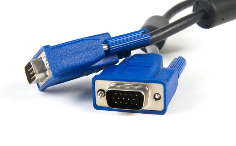 Comment brancher un vieux PC (VGA) sur une TV (HDMI) en 2026 Le guide de la conversion.